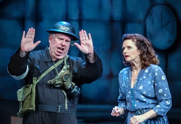 Eric Potts and Sian Reeves in BTWOL - Credit Anthony Robling.jpg 